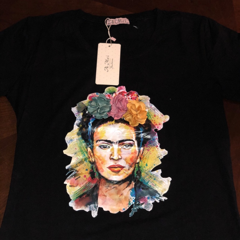 Black shirt with Frida Kahlo